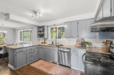 Tiny photo for 348 Ridgewood Drive, Jacksonville, OR 97530 (MLS # 220211186)