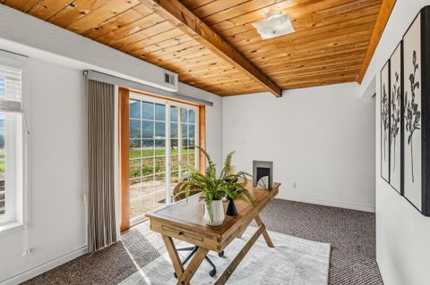 Tiny photo for 348 Ridgewood Drive, Jacksonville, OR 97530 (MLS # 220211186)