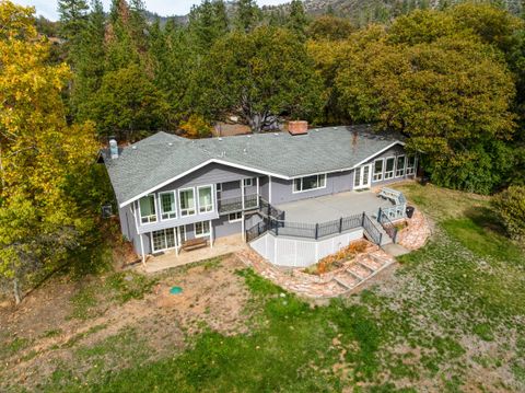 Photo of 348 Ridgewood Drive, Jacksonville, OR 97530 (MLS # 220211186)