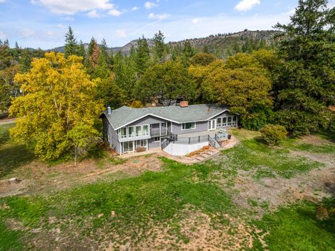 Tiny photo for 348 Ridgewood Drive, Jacksonville, OR 97530 (MLS # 220211186)