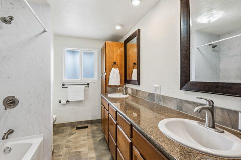 Tiny photo for 348 Ridgewood Drive, Jacksonville, OR 97530 (MLS # 220211186)