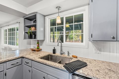 Tiny photo for 348 Ridgewood Drive, Jacksonville, OR 97530 (MLS # 220211186)