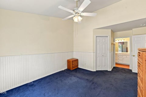 Tiny photo for 1622 NW Spruce Avenue, Redmond, OR 97756 (MLS # 220227359)