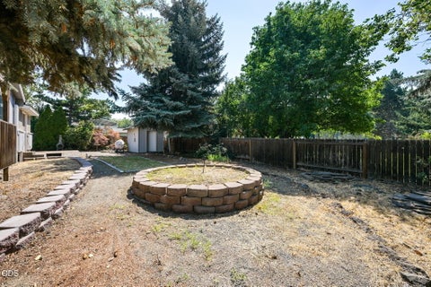 Tiny photo for 1622 NW Spruce Avenue, Redmond, OR 97756 (MLS # 220227359)