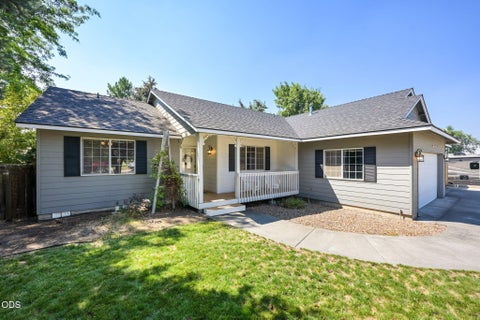 Tiny photo for 1622 NW Spruce Avenue, Redmond, OR 97756 (MLS # 220227359)