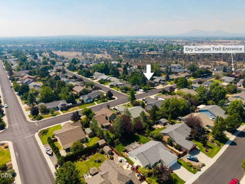 Tiny photo for 1622 NW Spruce Avenue, Redmond, OR 97756 (MLS # 220227359)