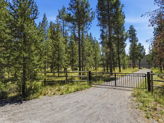 17043 ELSINORE RD, BEND, OR 97707 - Image e1dfb9ddccc7ebddf5a3a7822ffae120/2219502559