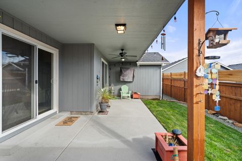 Tiny photo for 2035 SW Truman Way, Grants Pass, OR 97526 (MLS # 220216744)