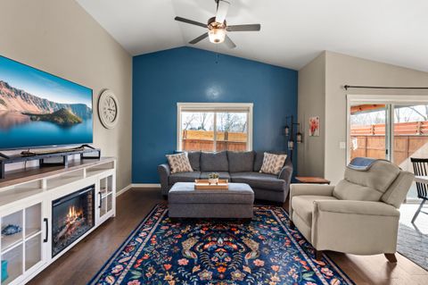 Tiny photo for 2035 SW Truman Way, Grants Pass, OR 97526 (MLS # 220216744)