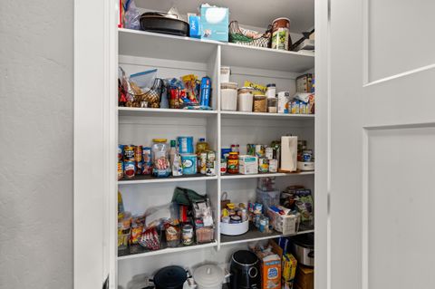 Tiny photo for 2035 SW Truman Way, Grants Pass, OR 97526 (MLS # 220216744)