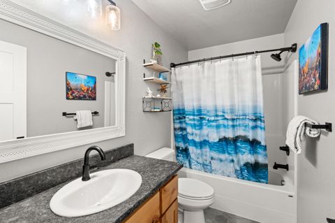 Tiny photo for 2035 SW Truman Way, Grants Pass, OR 97526 (MLS # 220216744)