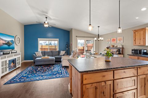 Tiny photo for 2035 SW Truman Way, Grants Pass, OR 97526 (MLS # 220216744)