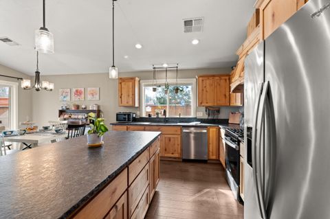 Tiny photo for 2035 SW Truman Way, Grants Pass, OR 97526 (MLS # 220216744)