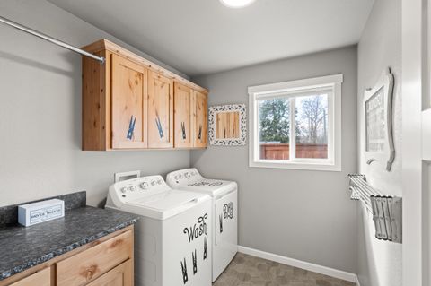 Tiny photo for 2035 SW Truman Way, Grants Pass, OR 97526 (MLS # 220216744)