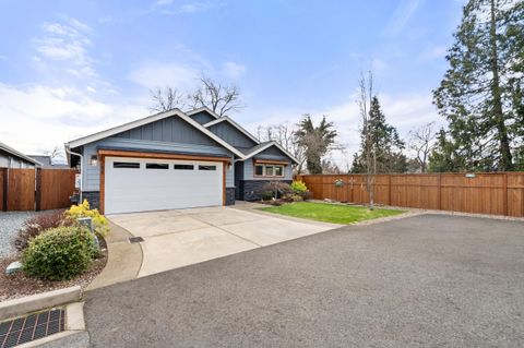 Tiny photo for 2035 SW Truman Way, Grants Pass, OR 97526 (MLS # 220216744)