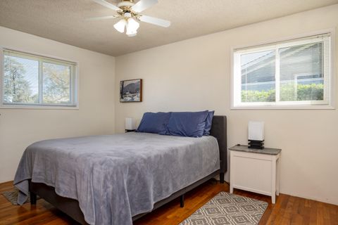 Tiny photo for 2372 E McAndrews Road, Medford, OR 97504 (MLS # 220219936)