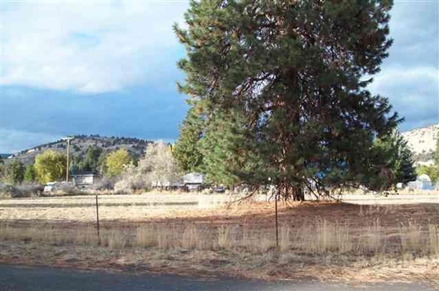 Approximately 1.37 Acres Just Outside Of Klamath Falls. Adjoining Parcel Available Which Is Also 1.37 Acres. Will Sell Both Parcels For 150,000. (#3100)