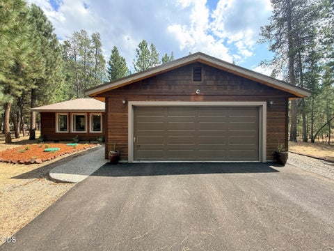 Photo of 14217 Stillwater Lane, La Pine, OR 97739 (MLS # 220216044)
