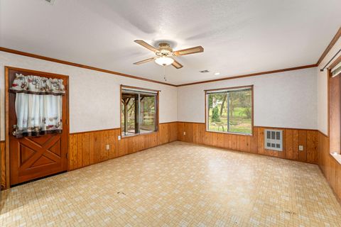 Tiny photo for 234 Penny Lane, Grants Pass, OR 97527 (MLS # 220213020)