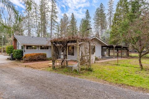 Tiny photo for 234 Penny Lane, Grants Pass, OR 97527 (MLS # 220213020)