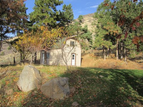 Tiny photo for 5311 Uhrmann Road, Klamath Falls, OR 97601 (MLS # 220212956)