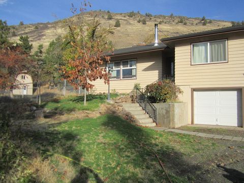 Tiny photo for 5311 Uhrmann Road, Klamath Falls, OR 97601 (MLS # 220212956)