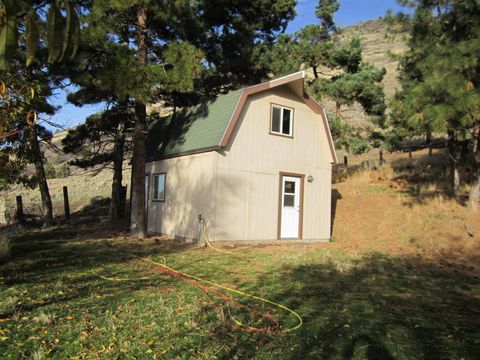 Tiny photo for 5311 Uhrmann Road, Klamath Falls, OR 97601 (MLS # 220212956)