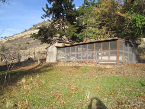 Tiny photo for 5311 Uhrmann Road, Klamath Falls, OR 97601 (MLS # 220212956)