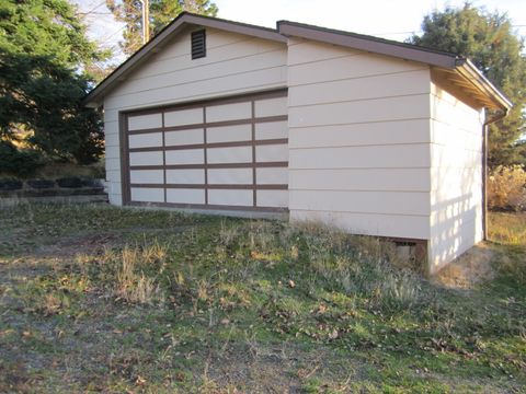 Tiny photo for 5311 Uhrmann Road, Klamath Falls, OR 97601 (MLS # 220212956)