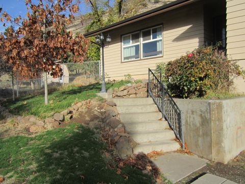 Tiny photo for 5311 Uhrmann Road, Klamath Falls, OR 97601 (MLS # 220212956)