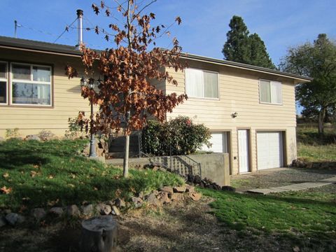Photo of 5311 Uhrmann Road, Klamath Falls, OR 97601 (MLS # 220212956)