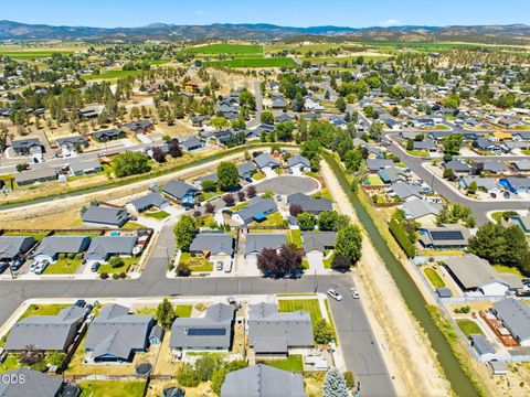 Tiny photo for 747 NE Black Bear Street, Prineville, OR 97754 (MLS # 220225142)