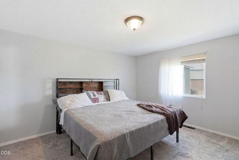 Tiny photo for 747 NE Black Bear Street, Prineville, OR 97754 (MLS # 220225142)