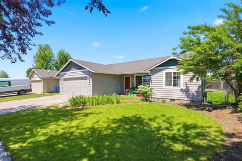 Tiny photo for 747 NE Black Bear Street, Prineville, OR 97754 (MLS # 220225142)