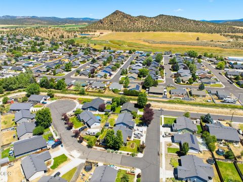 Tiny photo for 747 NE Black Bear Street, Prineville, OR 97754 (MLS # 220225142)
