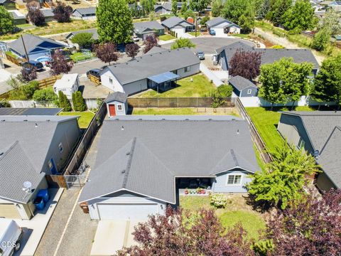 Tiny photo for 747 NE Black Bear Street, Prineville, OR 97754 (MLS # 220225142)