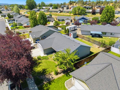 Tiny photo for 747 NE Black Bear Street, Prineville, OR 97754 (MLS # 220225142)