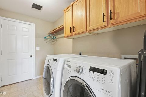 Tiny photo for 747 NE Black Bear Street, Prineville, OR 97754 (MLS # 220225142)