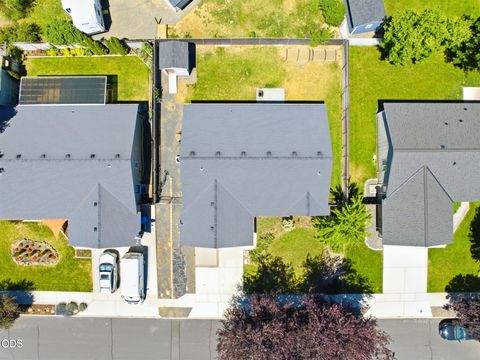 Tiny photo for 747 NE Black Bear Street, Prineville, OR 97754 (MLS # 220225142)