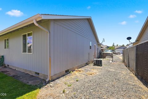 Tiny photo for 747 NE Black Bear Street, Prineville, OR 97754 (MLS # 220225142)