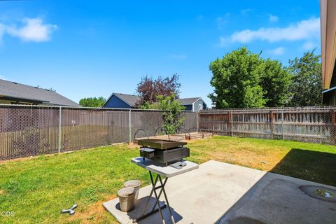 Tiny photo for 747 NE Black Bear Street, Prineville, OR 97754 (MLS # 220225142)
