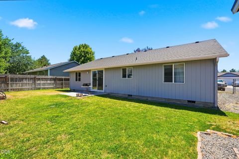 Tiny photo for 747 NE Black Bear Street, Prineville, OR 97754 (MLS # 220225142)