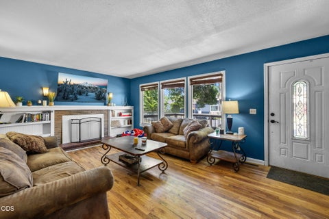 Tiny photo for 1036 SW 13th Street, Redmond, OR 97756 (MLS # 220224280)