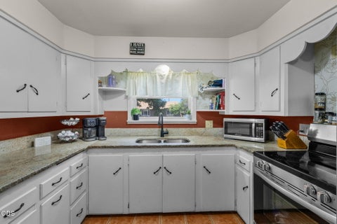 Tiny photo for 1036 SW 13th Street, Redmond, OR 97756 (MLS # 220224280)