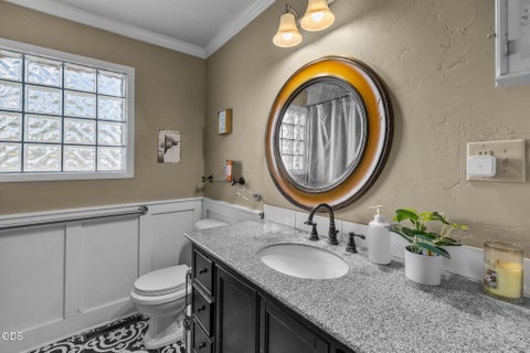 Tiny photo for 1036 SW 13th Street, Redmond, OR 97756 (MLS # 220224280)