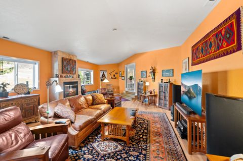 Tiny photo for 2820 David Lane, Medford, OR 97504 (MLS # 220211958)