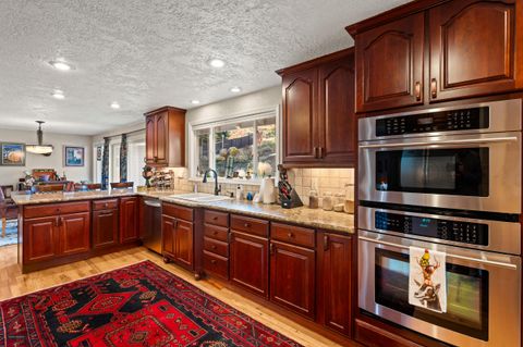 Tiny photo for 2820 David Lane, Medford, OR 97504 (MLS # 220211958)