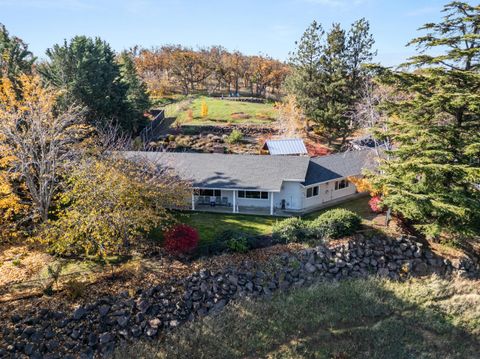 Tiny photo for 2820 David Lane, Medford, OR 97504 (MLS # 220211958)