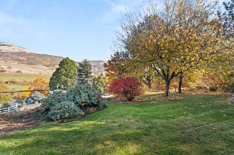 Tiny photo for 2820 David Lane, Medford, OR 97504 (MLS # 220211958)