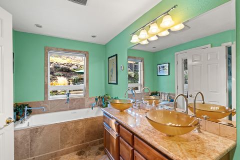 Tiny photo for 2820 David Lane, Medford, OR 97504 (MLS # 220211958)